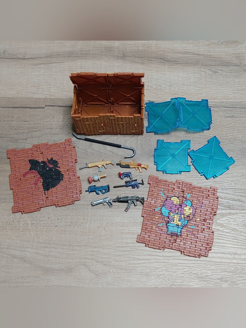 Fortnite 4-inch action figure accessories and building materials